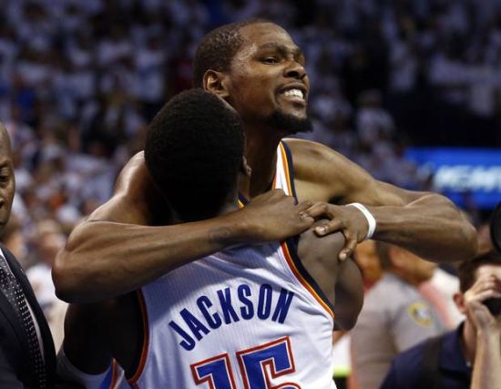 队记：鹈鹕不会贱卖琼斯和墨菲，要价不会低于一个首轮（队记：鹈鹕不低价送走琼斯与墨菲，至少要一个首轮签）