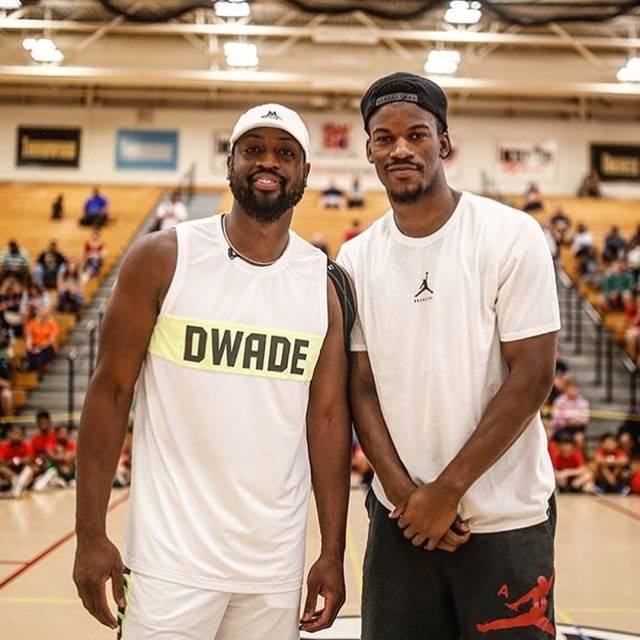 世体：本赛季巴萨15场比赛丢20球，弗里克防守战术再受质疑（世体：巴萨本季15战丢20球，弗里克防守体系再度受质疑）