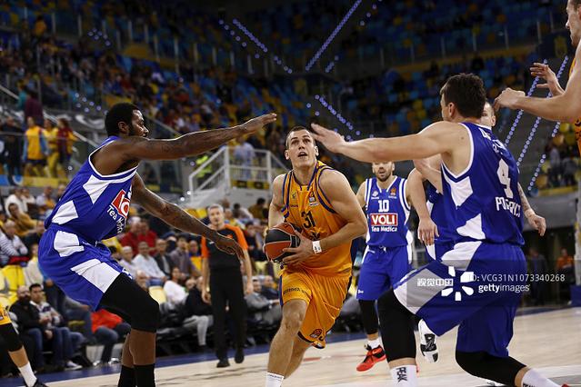 记者：兰克尔-泽擅空手套白狼，找朴志洙要落场球衣而不是换（记者：兰克尔-泽被指“空手套白狼”，向朴志洙索要赛后球衣而非交换）