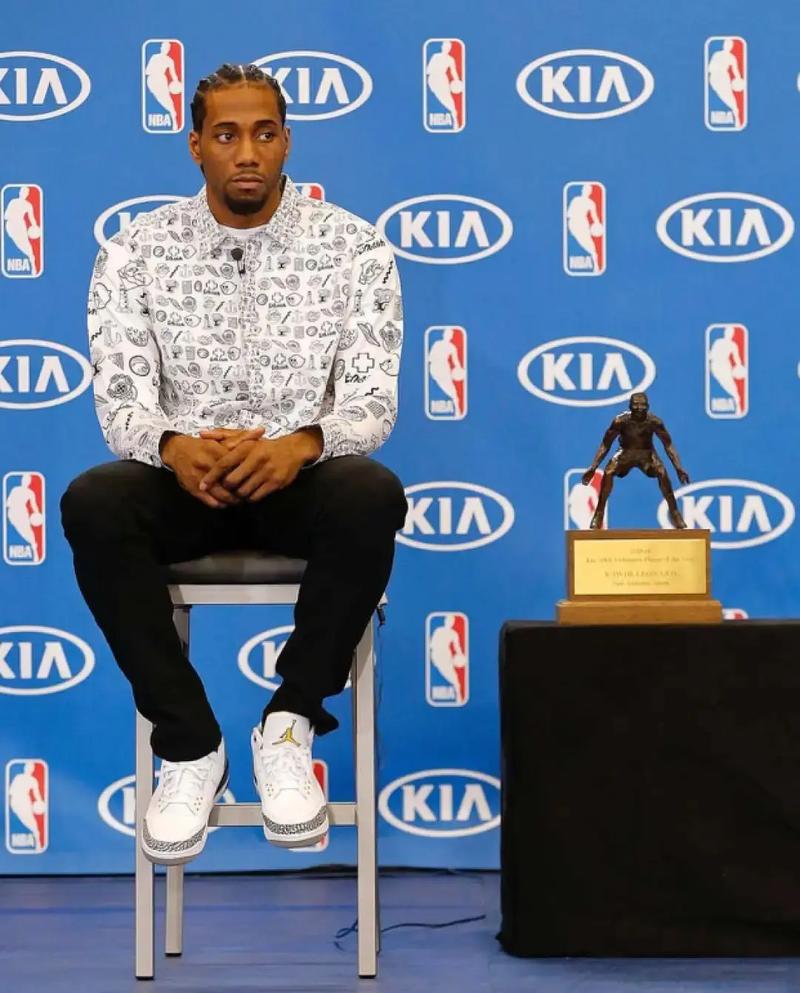 中国U22vs越南U22：拜合拉木、徐彬先发，胡荷韬、贺一然出战（中国U22对阵越南U22：拜合拉木、徐彬首发，胡荷韬、贺一然登场）