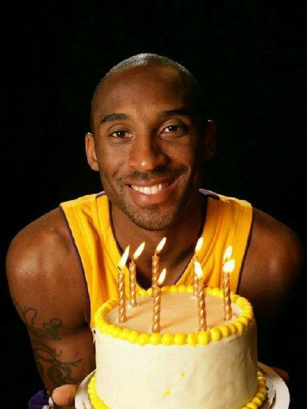 半场战报：都灵1-1科莫，弗拉希奇点射，阿达伊建功（半场比分：都灵1-1科莫，弗拉希奇点球命中，阿达伊破门）